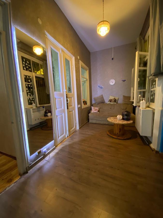 Traveler Hostel Tbilisi Bagian luar foto