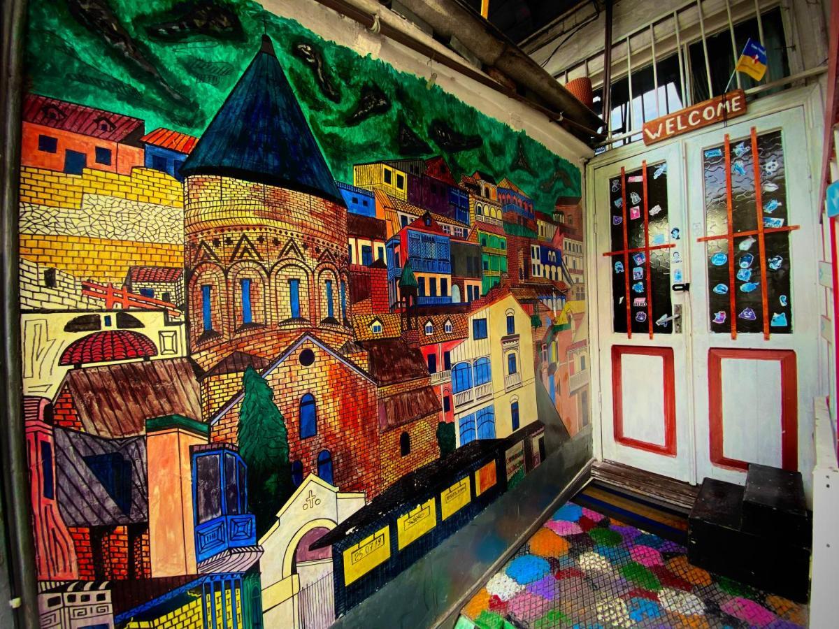 Traveler Hostel Tbilisi Bagian luar foto